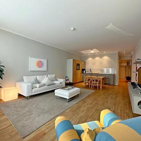 Moderne An Der Promenade Von *